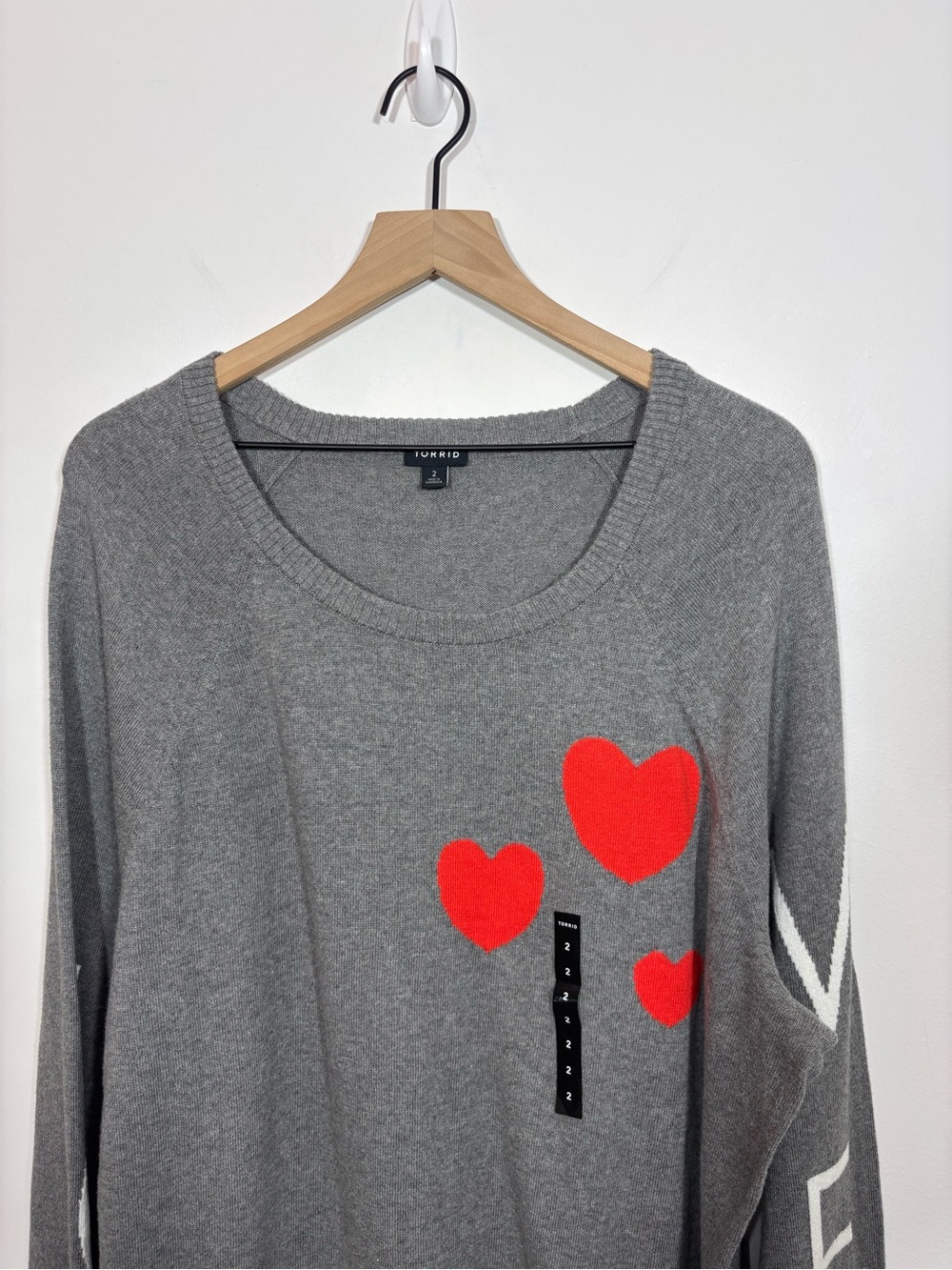 NWOT Torrid Gray Hearts “LOVE” Long Sleeve Reglan Pullover Swearer 2/2X - Picture 6 of 14